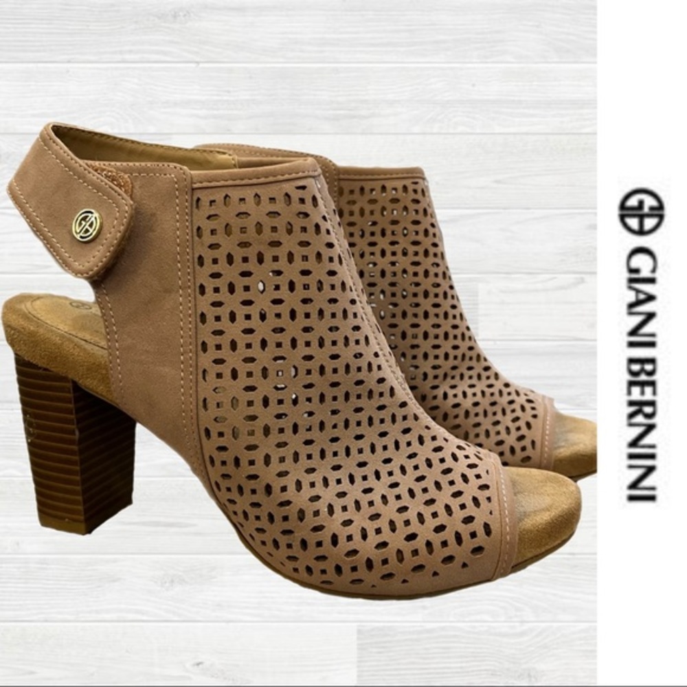Giani Bernini | Blush Peep Toe Block Heel | Size 9.5